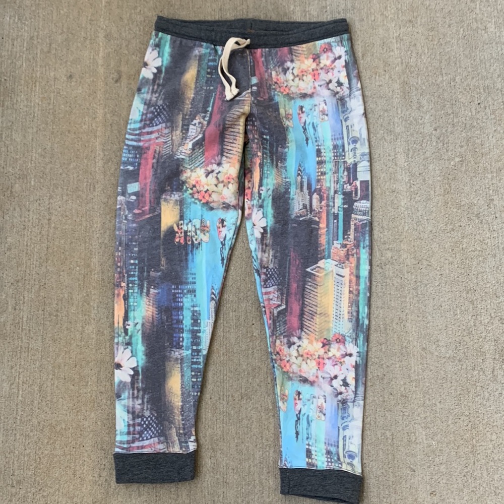 European Fashion Please brand Italy made cityscape scene sweatpants M 8-10